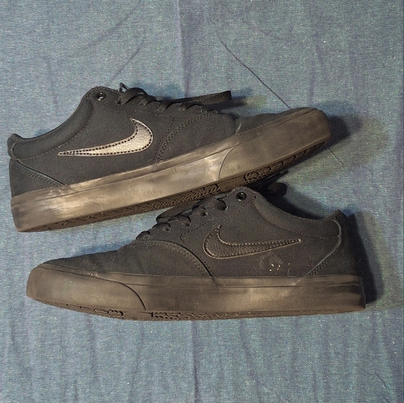 Nike SB Charge Black Canvas Skate Shoe - Picture 5 of 9